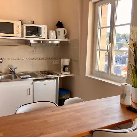 Le 22 - 4p Proche & Vue Bourg 아로만체스레방